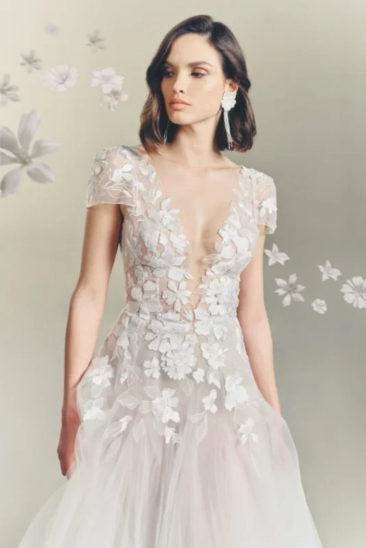 花嫁の本質を引き出すミラズウィリンガーの2024ssコレクションの中でもすっきりしたAラインが美しいウェディングドレス