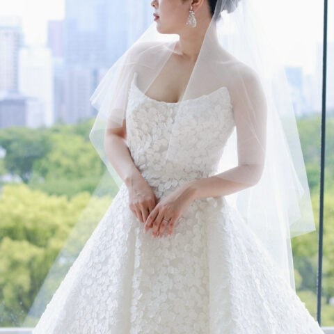 パレスホテル東京のチャペルでの挙式におすすめのリームアクラのウェディングドレスのご紹介